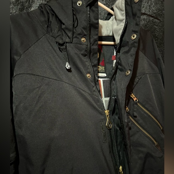 Volcom Windbreaker - Picture 4 of 5